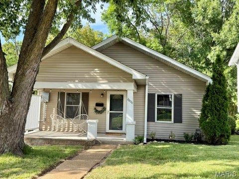Photo of 2806 McKinley Street, Hannibal, MO 63401 (MLS # 26059836)