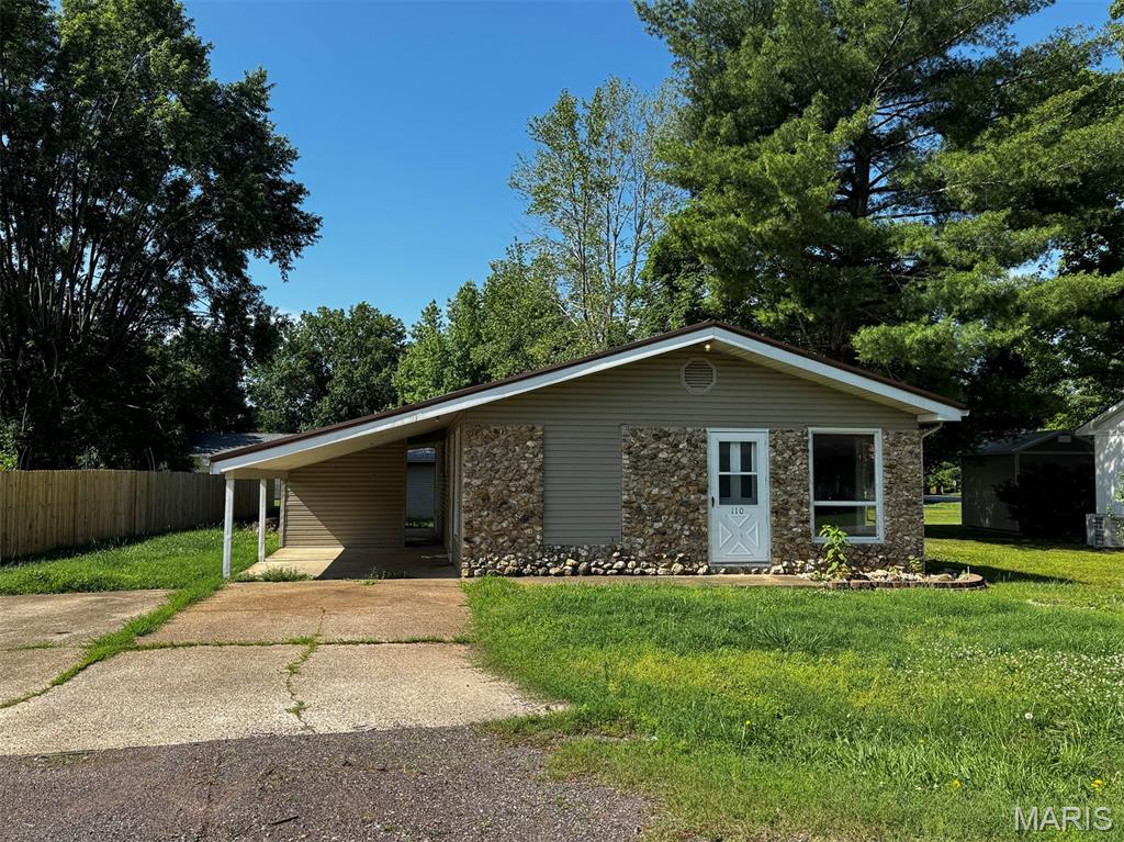 Photo 1 of 16 — 110 Navajo Street, Piedmont, MO 63957
