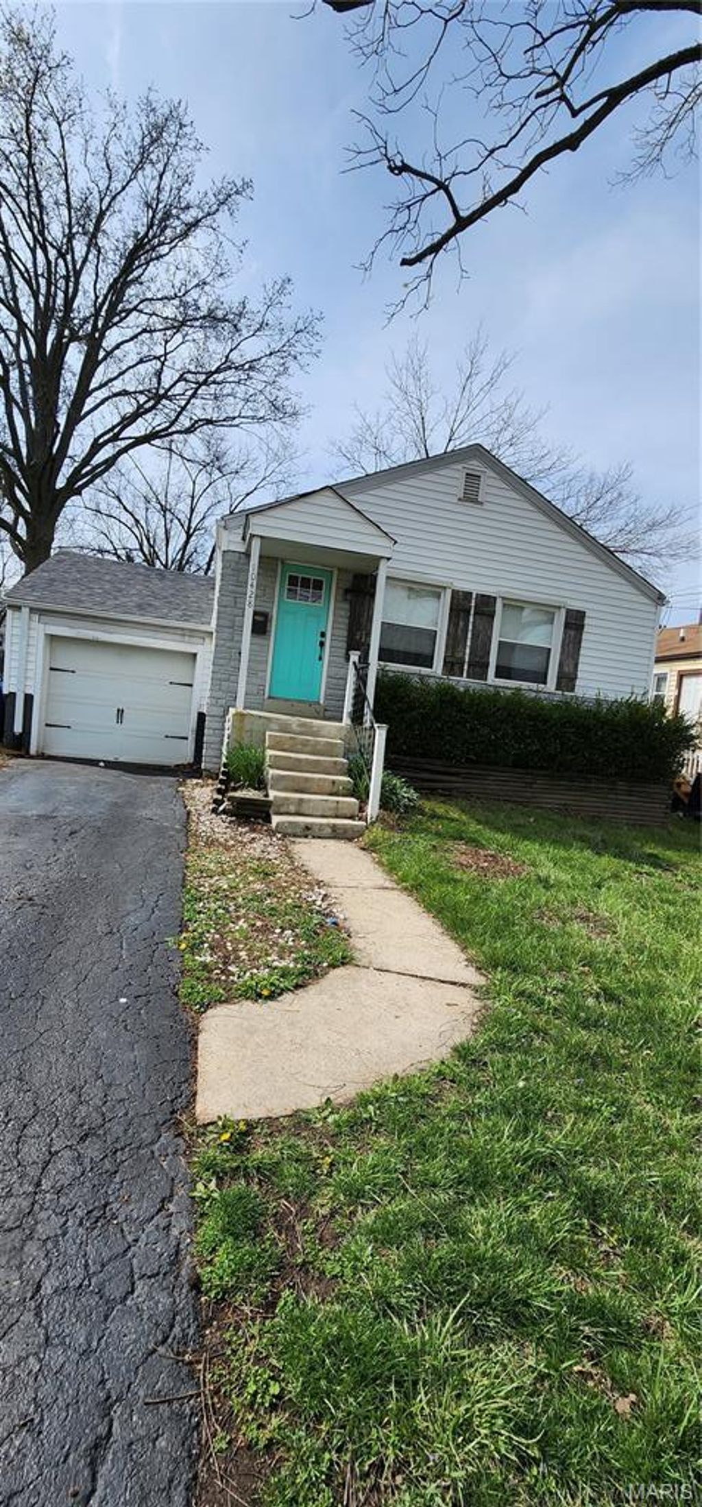 Photo of 10428 Niblic, St Louis, MO 63114 (MLS # 26019214)