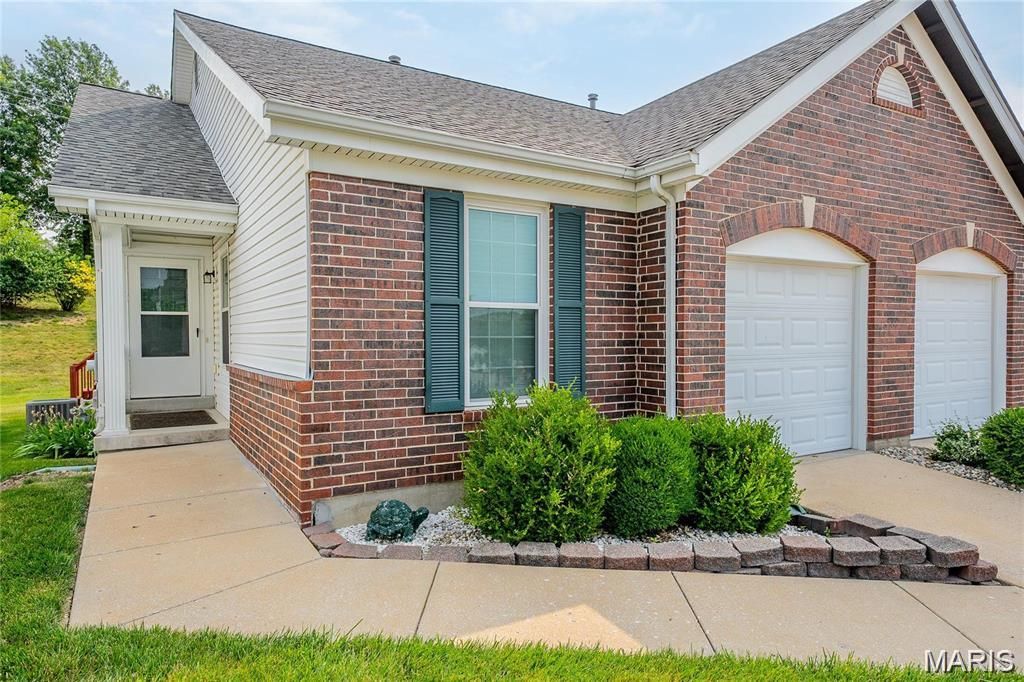 Photo of 10358 Tiffany Village Circle Drive, St Louis, MO 63123 (MLS # 26014165)