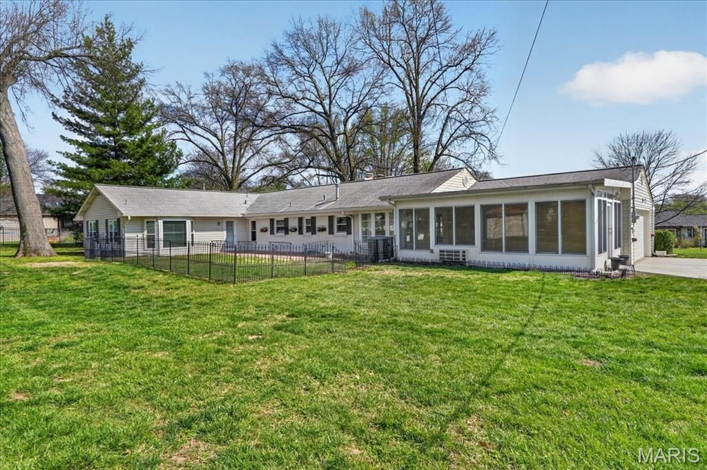 Photo of 31 Tealwood Dr, St Louis, MO 63141 (MLS # 26020235)