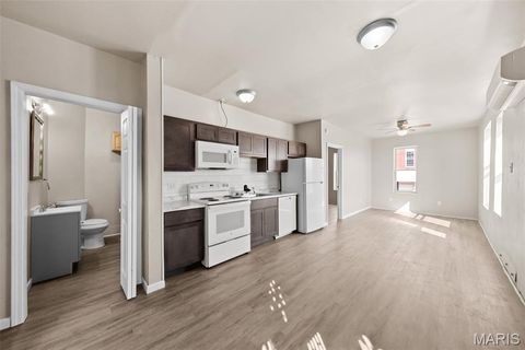 Tiny photo for 318 Broadway Street, Elsberry, MO 63343 (MLS # 25066674)