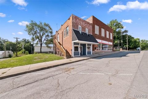 Tiny photo for 318 Broadway Street, Elsberry, MO 63343 (MLS # 25066674)