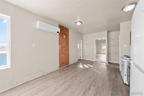 Tiny photo for 318 Broadway Street, Elsberry, MO 63343 (MLS # 25066674)