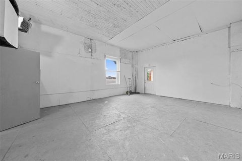 Tiny photo for 318 Broadway Street, Elsberry, MO 63343 (MLS # 25066674)