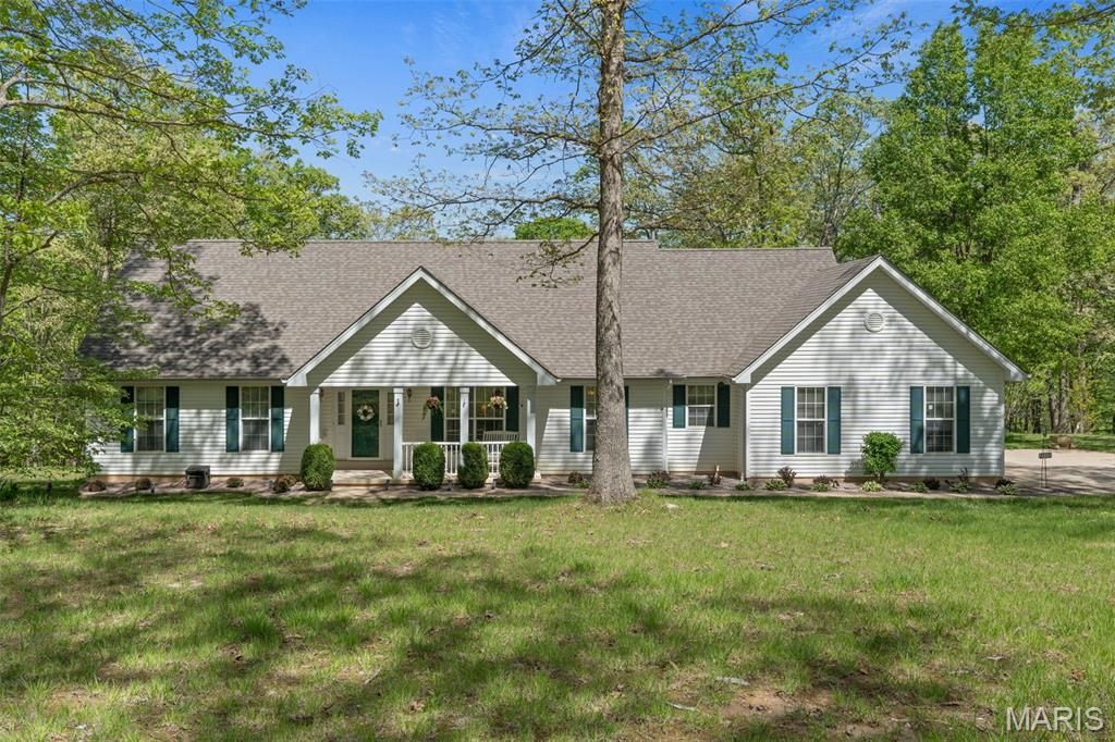 Photo of 24331 Deer Creek Road, Warrenton, MO 63383 (MLS # 26023557)