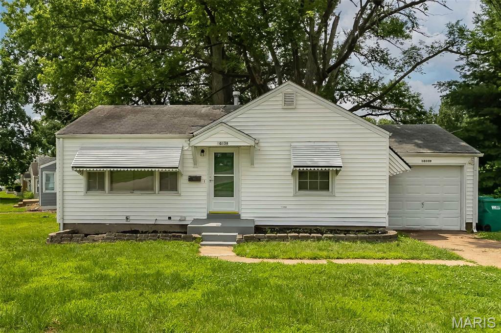 Photo of 10139 Cabot Drive, Bellefontaine Nghbrs, MO 63137 (MLS # 26042965)