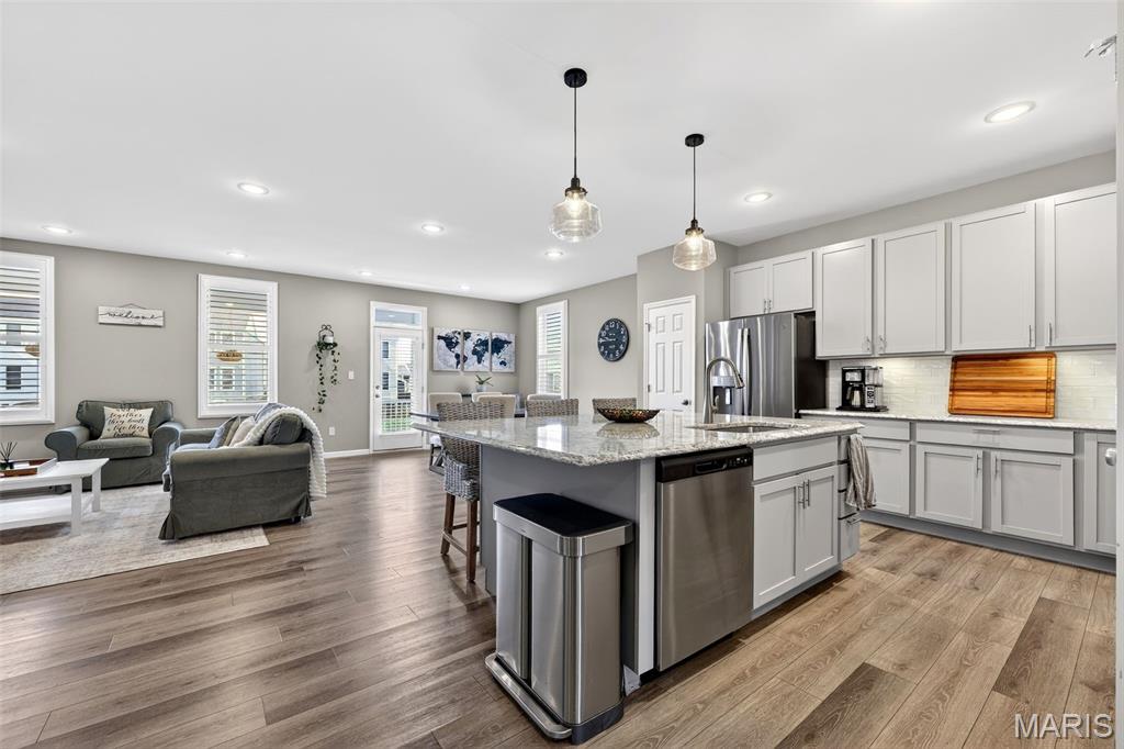 4044 Hempstead Street