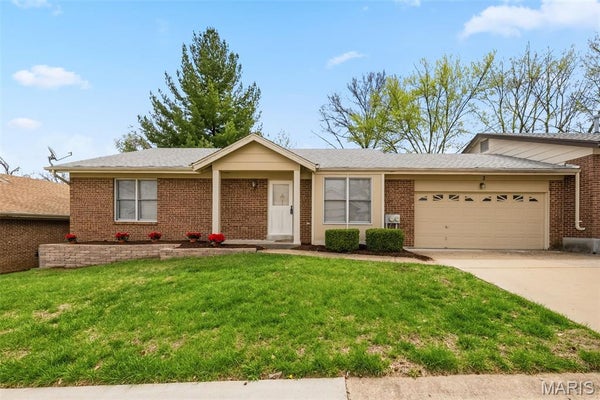 2 TARPON CT, FLORISSANT, MO 63033 - Image ed1987fbc09fcdd40b2a991e59240bfb/1817997196