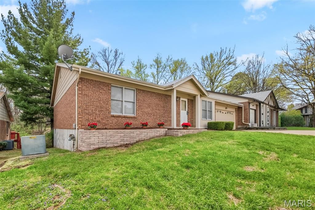 Photo of 2 Tarpon Court, Unincorporated, MO 63033 (MLS # 26020435)