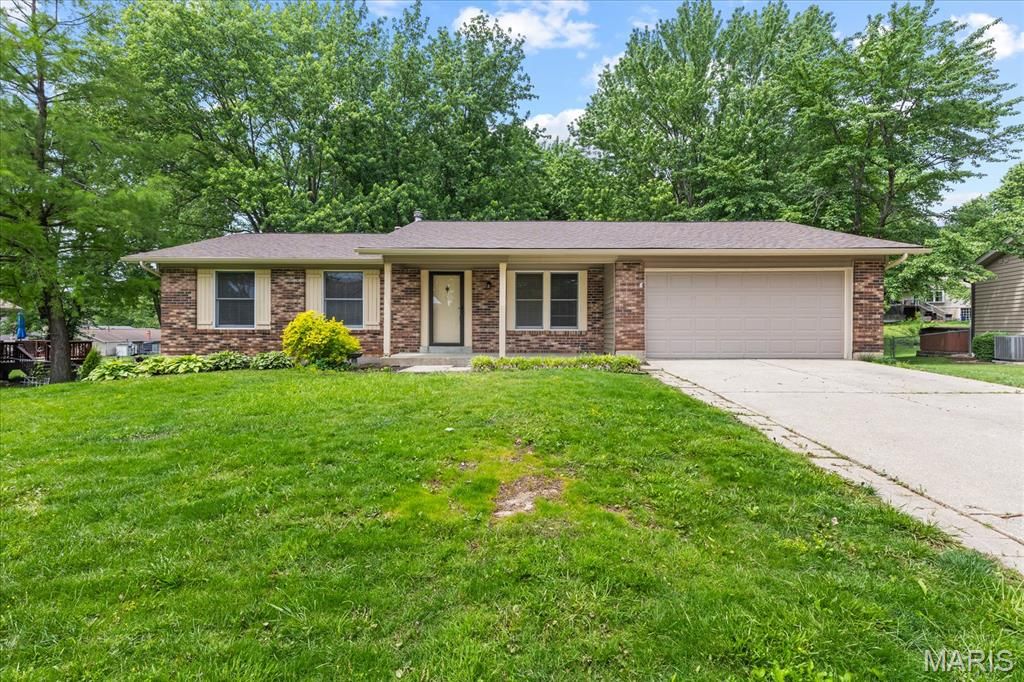 Photo of 29 Weatherby Drive, St Peters, MO 63376 (MLS # 26024611)