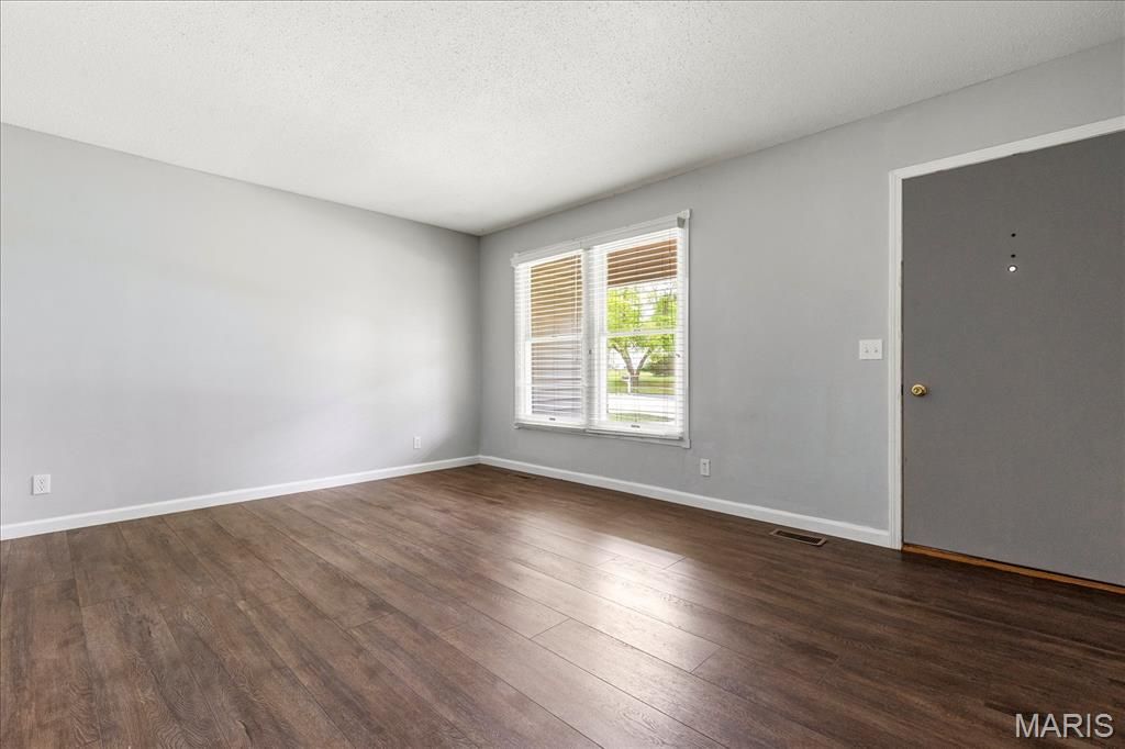 Photo of 29 Weatherby Drive, St Peters, MO 63376 (MLS # 26024611)
