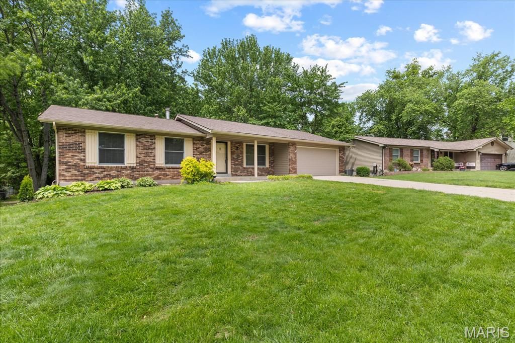 Photo of 29 Weatherby Drive, St Peters, MO 63376 (MLS # 26024611)