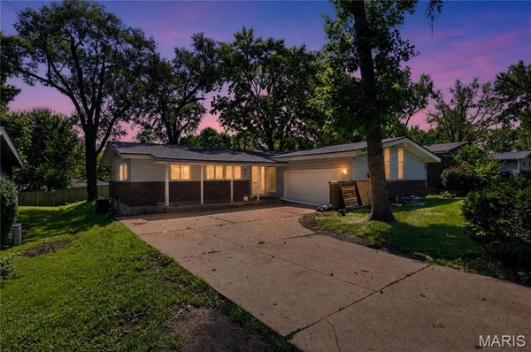 420 WATERFORD DR, FLORISSANT, MO 63033 - Image ed27fcaca153073df347350fd009e162/3458473970