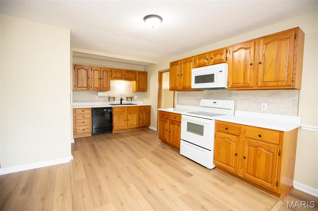 Cuba, Missouri 65453, United States, 3 Bedrooms Bedrooms, ,2 BathroomsBathrooms,Residential,Active,207338