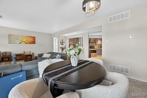 Tiny photo for 1033 Wilton Royal Drive #204, Creve Coeur, MO 63146 (MLS # 25058082)