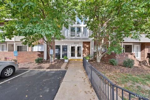 Photo of 1033 Wilton Royal Drive #204, Creve Coeur, MO 63146 (MLS # 25058082)