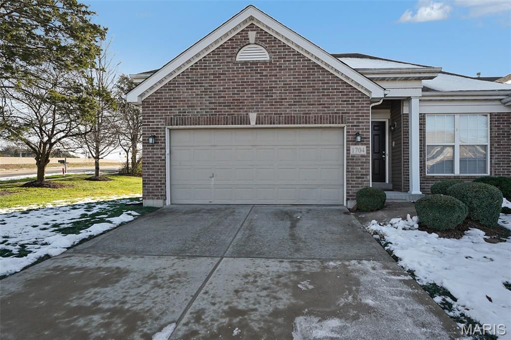 Photo of 1704 Preston Centre Drive, Fenton, MO 63026 (MLS # 25079741)