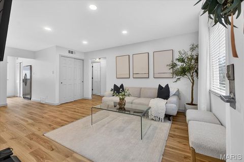 Tiny photo for 119 E Washington Avenue #1N, Kirkwood, MO 63122 (MLS # 26008893)