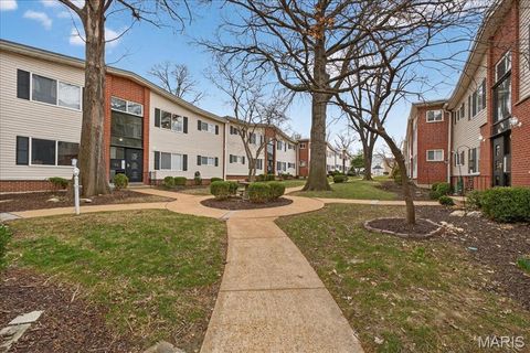 Tiny photo for 119 E Washington Avenue #1N, Kirkwood, MO 63122 (MLS # 26008893)