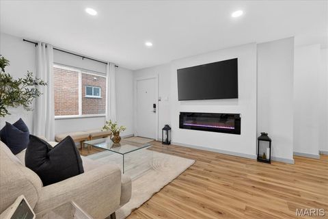 Tiny photo for 119 E Washington Avenue #1N, Kirkwood, MO 63122 (MLS # 26008893)