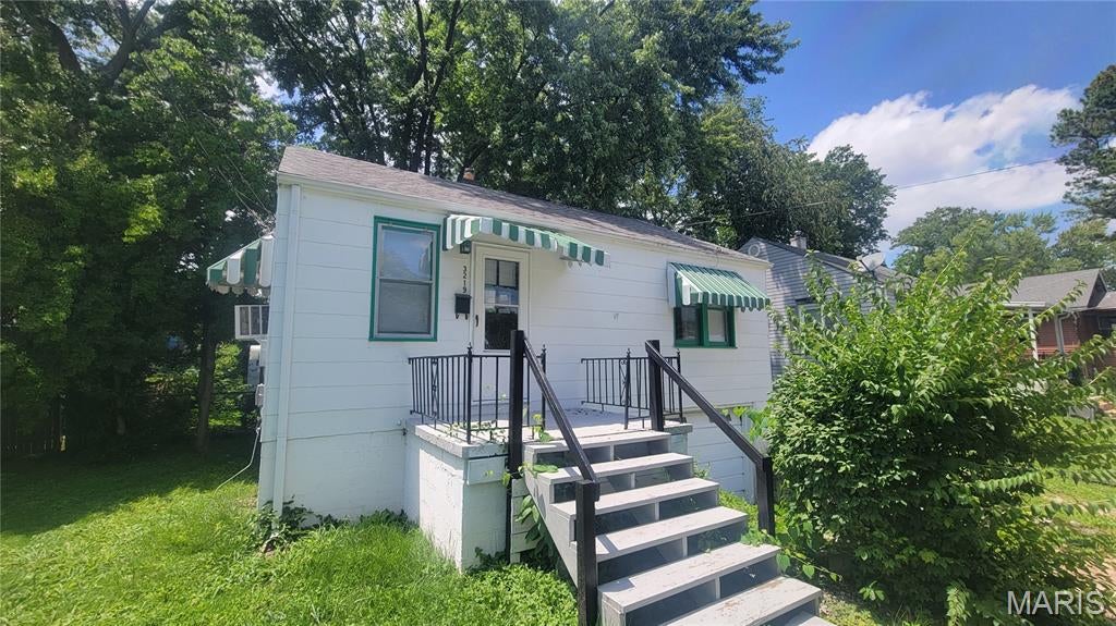 Photo 1 of 10 — 3219 Coles Avenue, St Louis, MO 63114