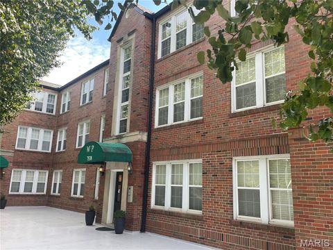 Photo of 7538 Wydown Boulevard #1A, Clayton, MO 63105 (MLS # 25070269)
