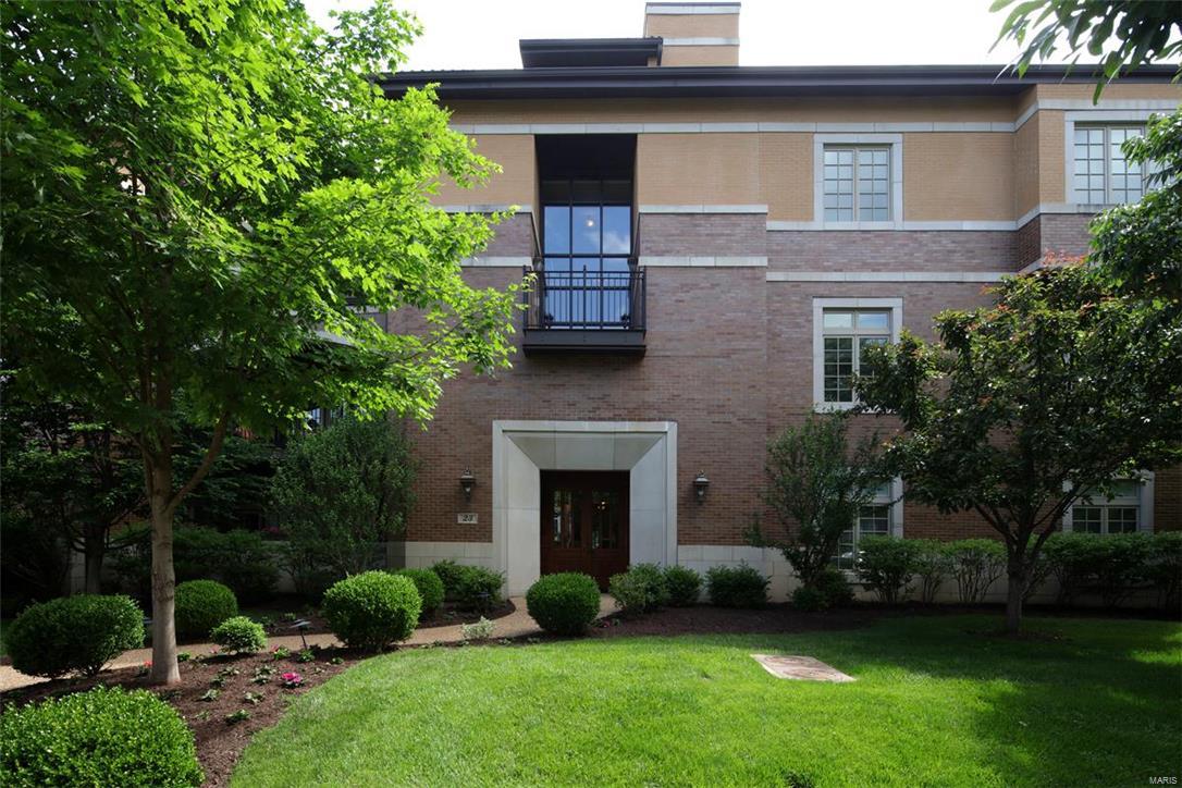 Delmonico Condo - Residential