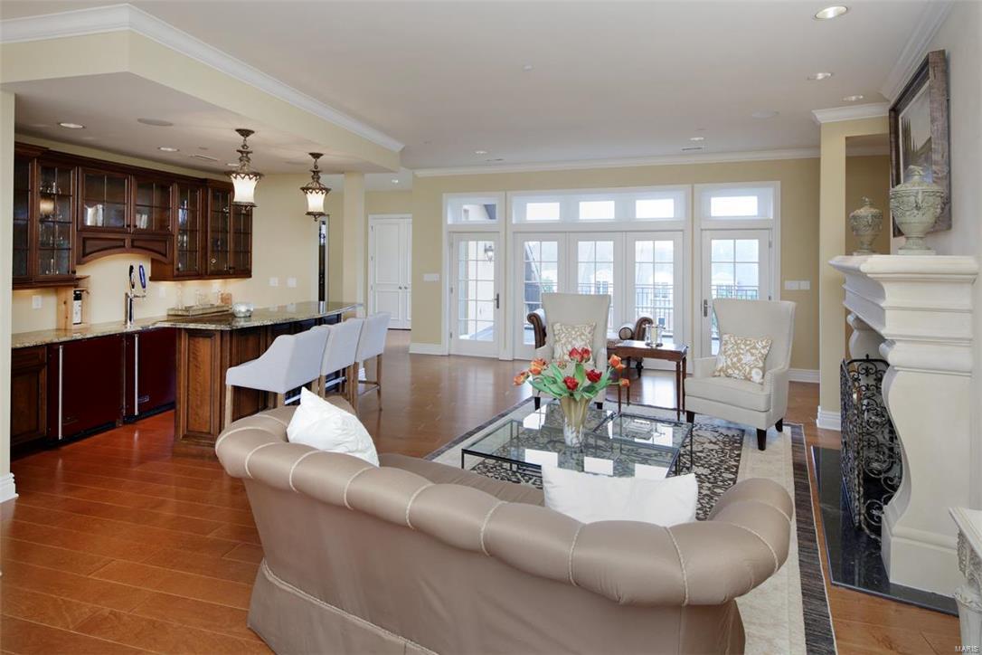 Delmonico Condo - Residential