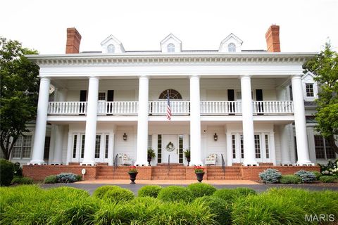 Photo of 10448 Litzsinger Road, Frontenac, MO 63131 (MLS # 25033961)