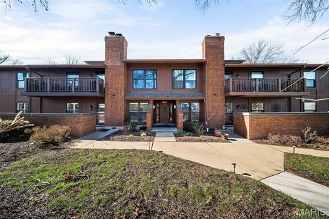 Tiny photo for 1902 Meadowtree Lane #1, Kirkwood, MO 63122 (MLS # 26013553)