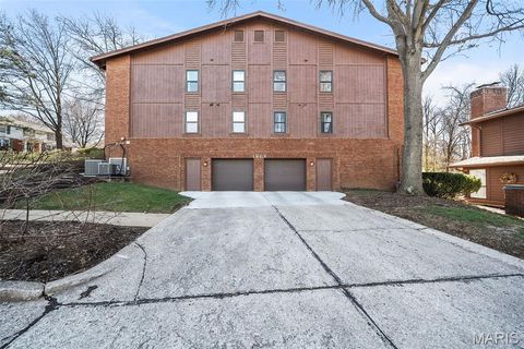 Tiny photo for 1902 Meadowtree Lane #1, Kirkwood, MO 63122 (MLS # 26013553)