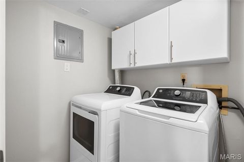 Tiny photo for 1902 Meadowtree Lane #1, Kirkwood, MO 63122 (MLS # 26013553)