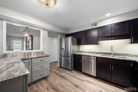 Tiny photo for 1902 Meadowtree Lane #1, Kirkwood, MO 63122 (MLS # 26013553)