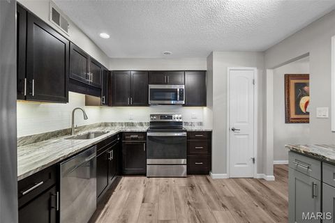 Tiny photo for 1902 Meadowtree Lane #1, Kirkwood, MO 63122 (MLS # 26013553)