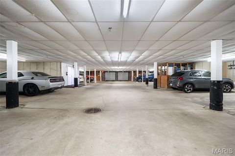 Tiny photo for 1902 Meadowtree Lane #1, Kirkwood, MO 63122 (MLS # 26013553)