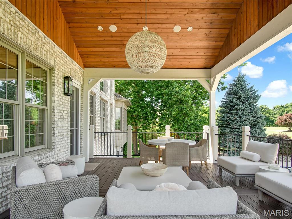 3025 Sunset Hills Blvd S, Edwardsville, IL, 62025, USA, 6 Bedrooms Bedrooms, ,6 BathroomsBathrooms,Residential,Active,3025 Sunset Hills Blvd S,26032642