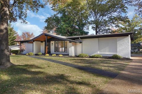 Tiny photo for 827 Woodruff Drive, Ballwin, MO 63011 (MLS # 25075549)