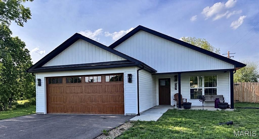 Photo of 507 Hawthorne Street, Desloge, MO 63601 (MLS # 26025193)