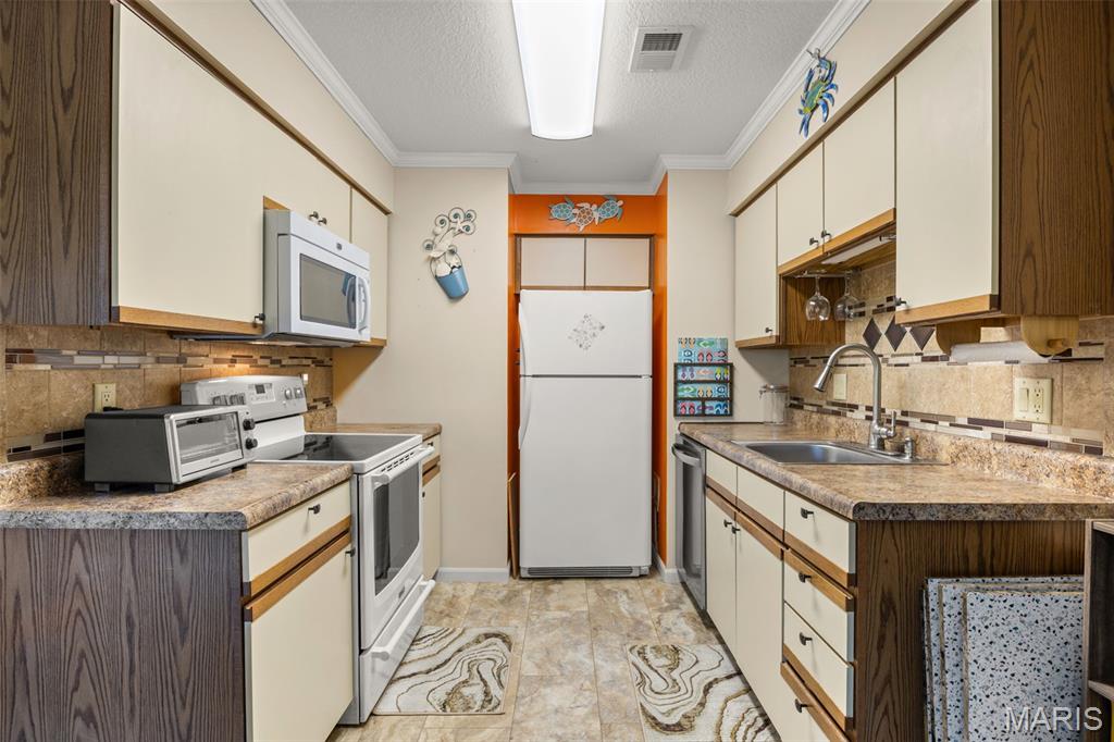 Maywood Condo # 5 - Residential