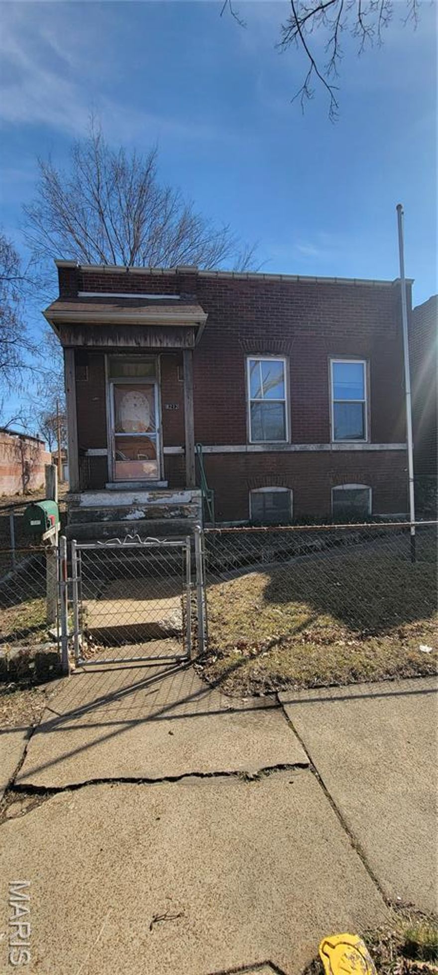 Motivated Seller!
Great project for an experienced investor or an eager, handy homeowner who wants to invest in their future.
Selling as-is. 
Water, gas, and electricity are on. Work is needed in all areas of the home.