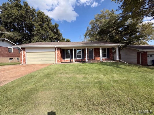 4358 RHINE DR, FLORISSANT, MO 63033 - Image eea64dfde6b8f73ec939b27676263d16/1008532989