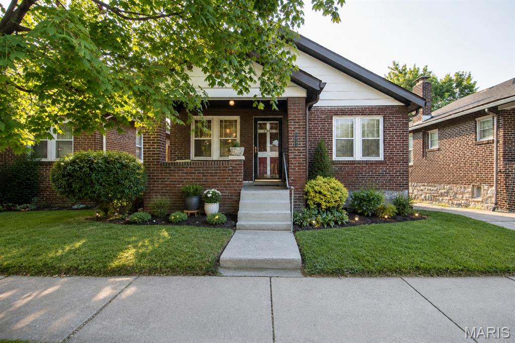 Photo of 5851 Hampton Avenue, St Louis, MO 63109 (MLS # 26056134)