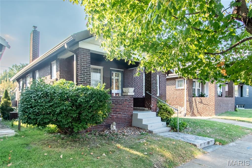 Photo of 5851 Hampton Avenue, St Louis, MO 63109 (MLS # 26056134)