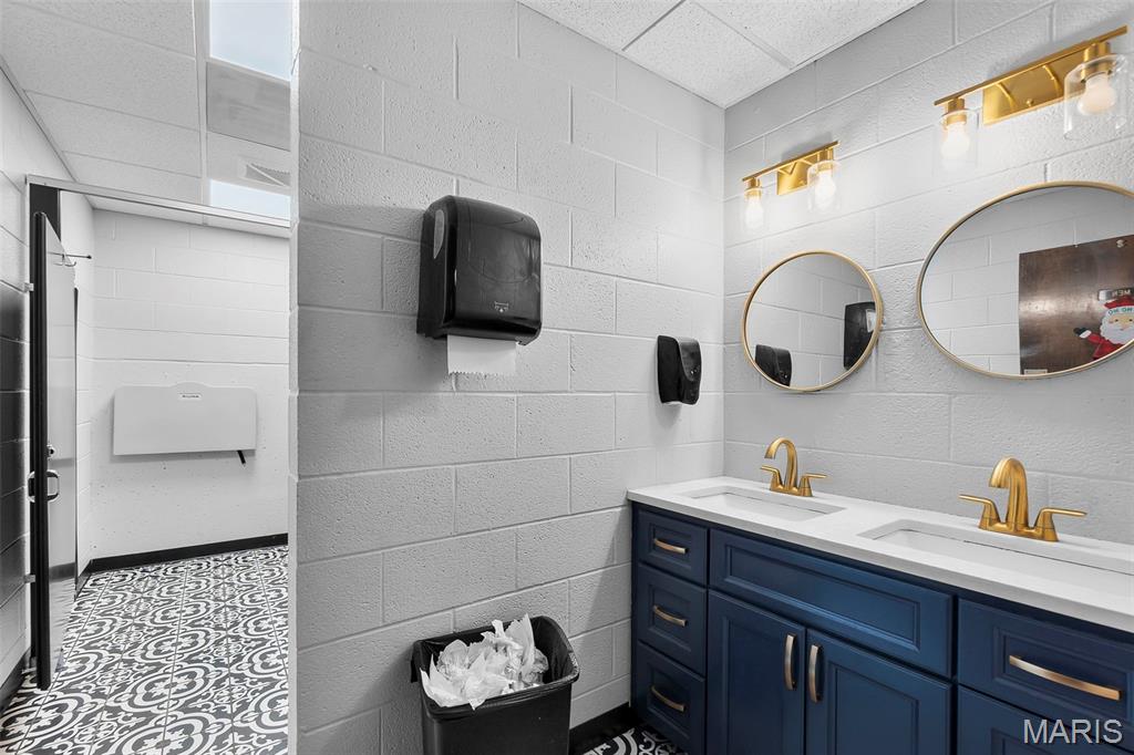 NA - Commercial Sale