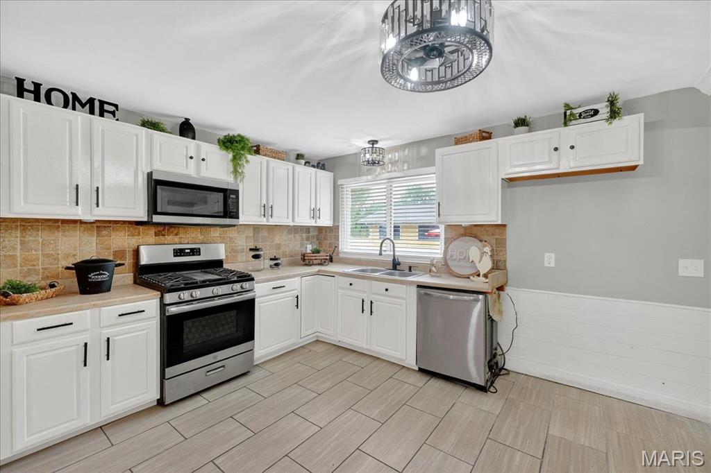 Florissant, Missouri 63033, United States, 4 Bedrooms Bedrooms, ,2 BathroomsBathrooms,Residential,Active,223918