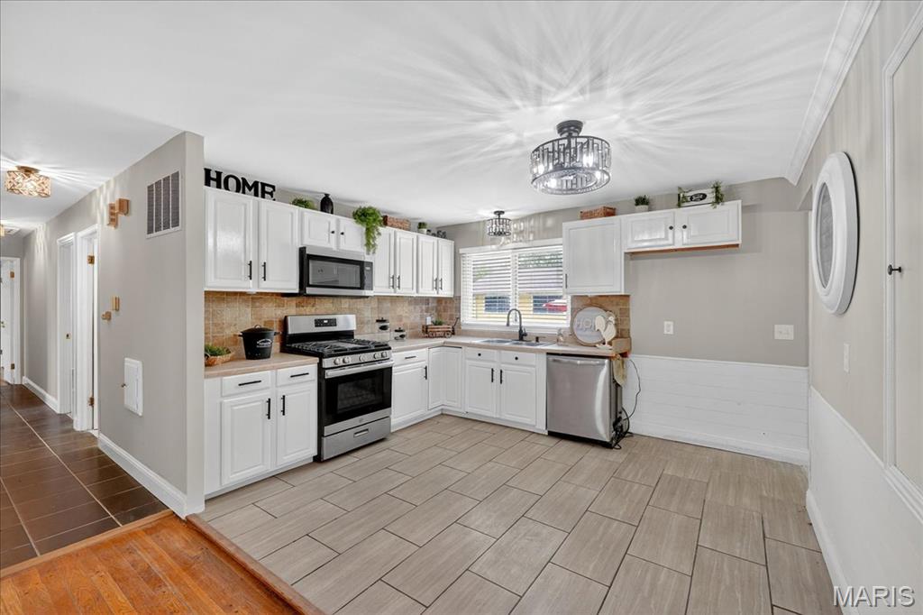 Florissant, Missouri 63033, United States, 4 Bedrooms Bedrooms, ,2 BathroomsBathrooms,Residential,Active,223918