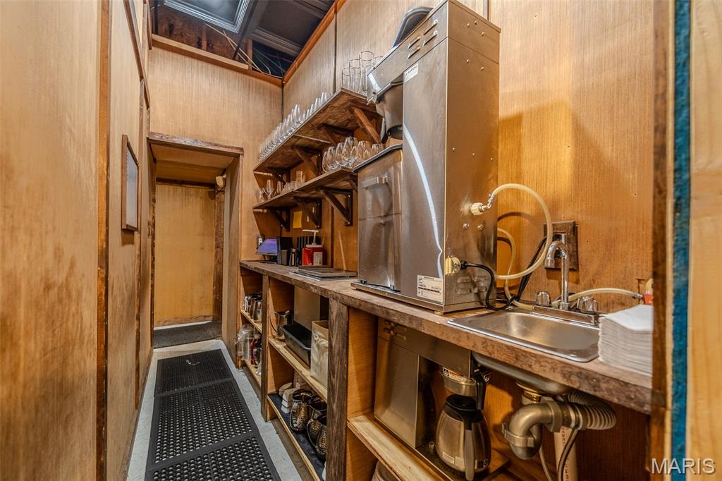 Rural - Commercial Sale