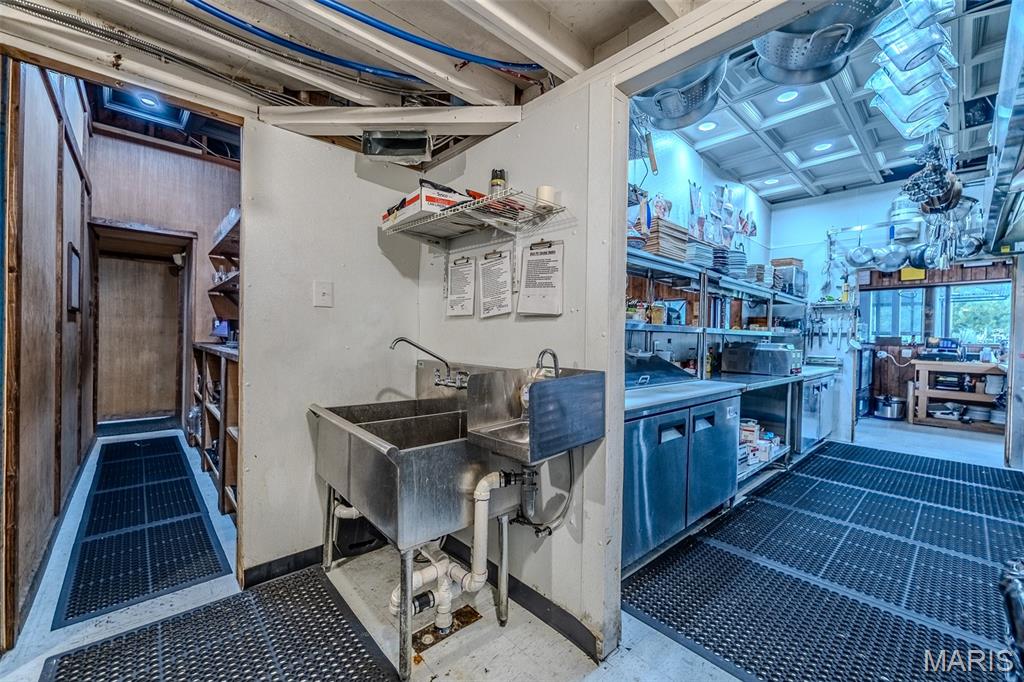 Rural - Commercial Sale