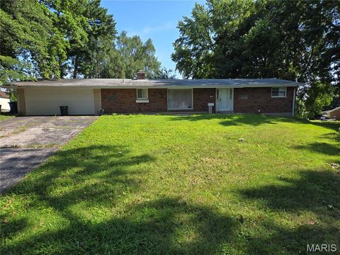 15 Elmwood Place St Charles MO 63301